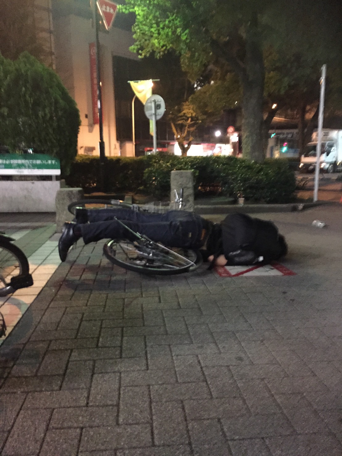 Uniknya warga jepang yang bisa tidur dimanapun bikin kita cengar cengir